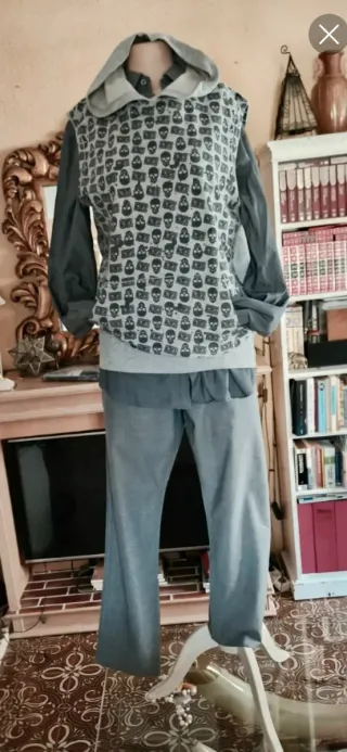 Chaleco con capucha estilo rock and roll