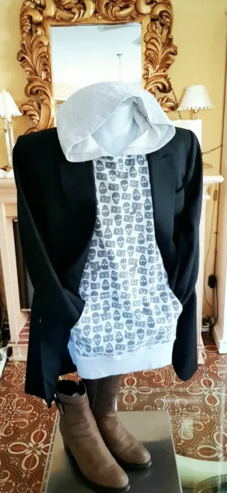 Chaleco con capucha estilo rock and roll