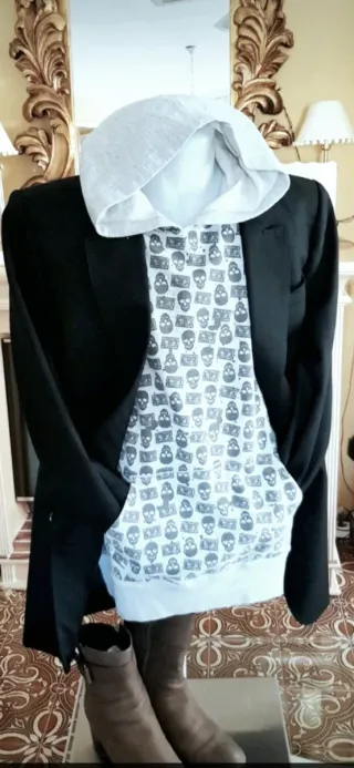 Chaleco con capucha estilo rock and roll