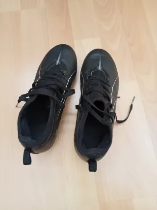 Botas de fútbol para niño negras