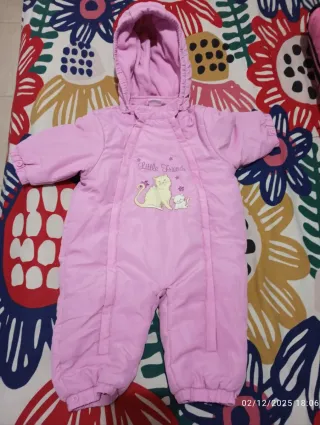 Buzo de bebé rosa con gatitos