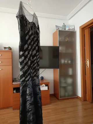 Traje de fiesta negro y gris