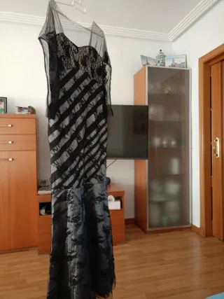 Traje de fiesta negro y gris