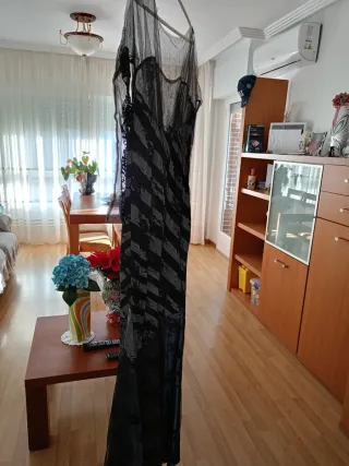 Traje de fiesta negro y gris