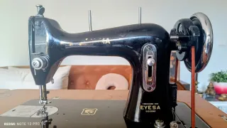 Máquina de coser antigua