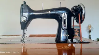 Máquina de coser antigua