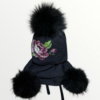 Gorro y bufanda niña con pompón. heco a mano