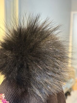 Gorro y bufanda niña con pompón. heco a mano