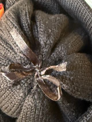 Gorro y bufanda niña con pompón. heco a mano