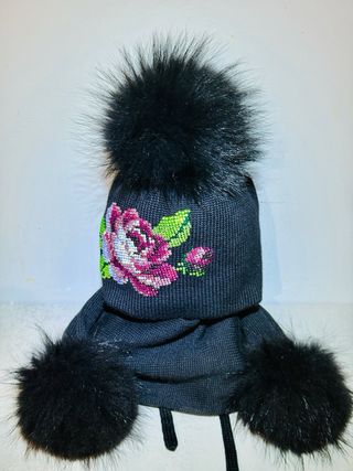 Gorro y bufanda niña con pompón. heco a mano