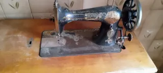 Máquina de coser Singer vintage a pedal