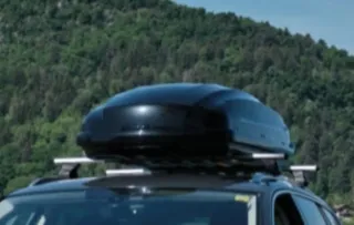 Cofre de coche negro