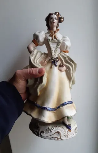 Statuina porcellana donna vintage