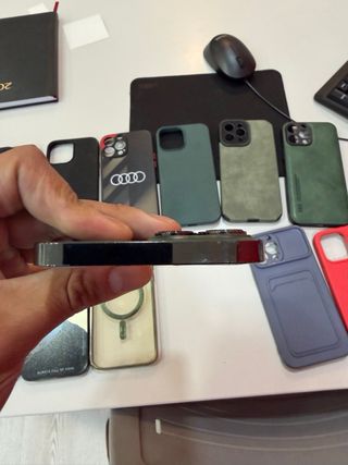 iPhone 13 Pro Max come nuovo e 11 custodie + protezione