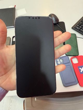 iPhone 13 Pro Max come nuovo e 11 custodie + protezione