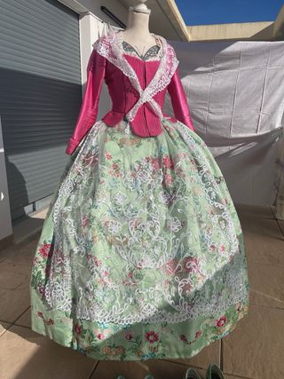 Traje de Fallera, manteletas plata y Zapatos