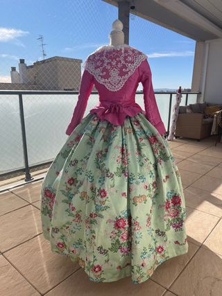 Traje de Fallera, manteletas plata y Zapatos