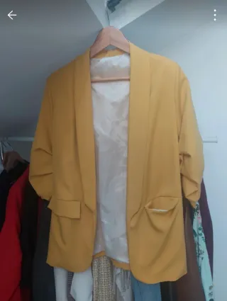 Blazer amarillo manga corta