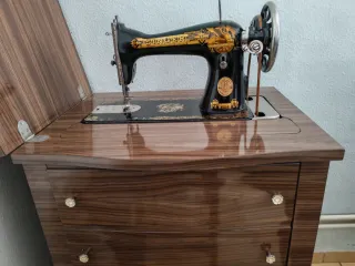 Máquina de coser antigua Y508279