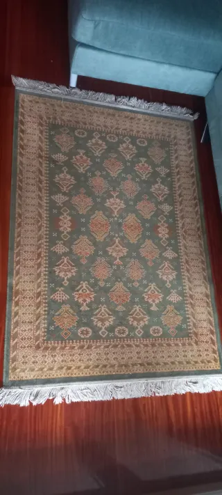 Alfombra decorativa verde y beige, de 100×140cm