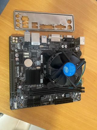 Placa Base Gigabyte + intel pentium g4400