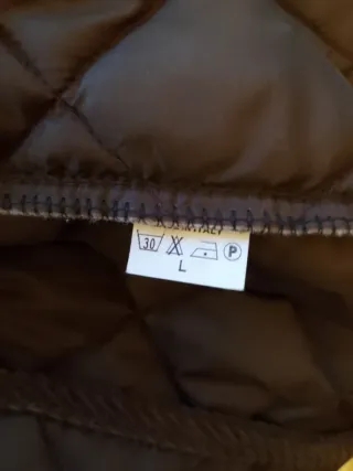 Gilet trapuntato marrone con tasche