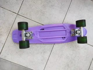 Skate Monopatín Lila Karnage
