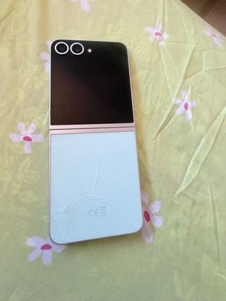 Samsung Galaxy Z Flip6