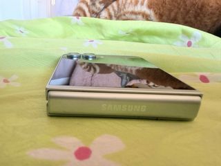 Samsung Galaxy Z Flip6