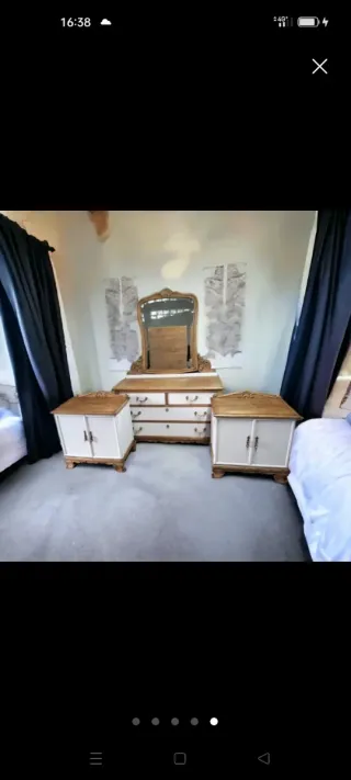 Coqueta con espejo y mesillas, madera de castaño