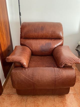 sillón reclinable de piel marrón