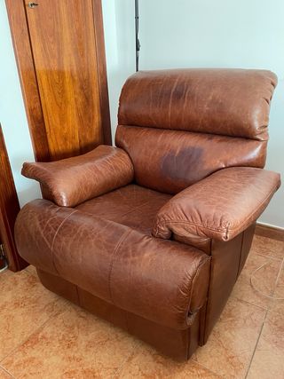 sillón reclinable de piel marrón