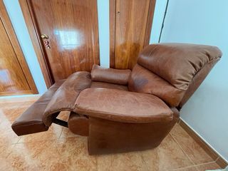sillón reclinable de piel marrón