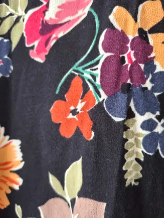Vestido Zara floral cuello pico manga larga
