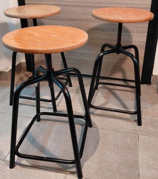 Tris sgabelli vintage regolabili