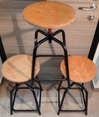 Tris sgabelli vintage regolabili