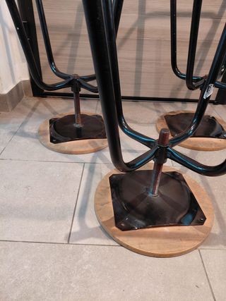 Tris sgabelli vintage regolabili