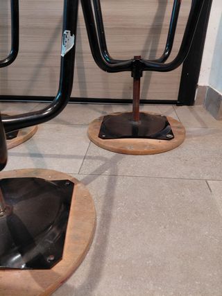 Tris sgabelli vintage regolabili