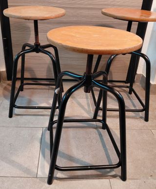 Tris sgabelli vintage regolabili