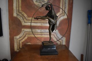 Fantastica figura bronce de la bailarina de Godard