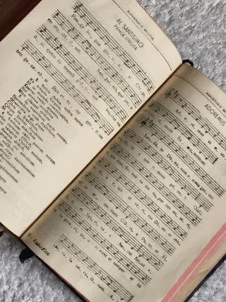 ANTIGUO MISAL PARA FIELES CON SU CAJA. AÑO 1920