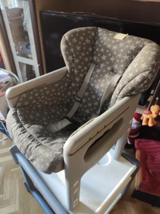 Trona Jané convertible en silla y mesa