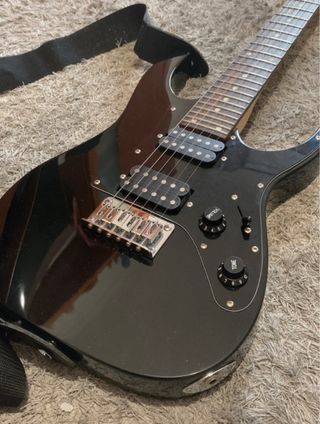 Guitarra Elétrica Ibanez com Amplificador