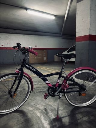 Bicicleta BTWIN rosa y negra