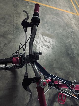 Bicicleta BTWIN rosa y negra