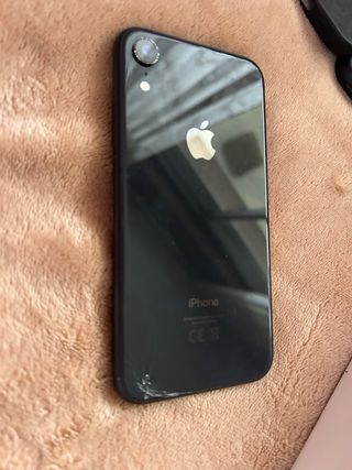 iPhone XR Negro y Amarillo