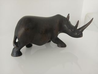 Scultura Rinoceronte in Legno Intagliato