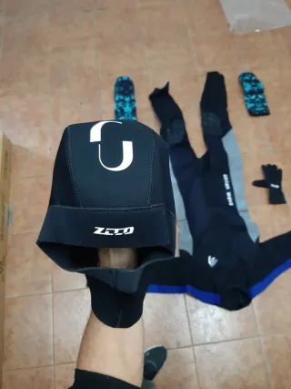 Traje neopreno surf con capucha y accesorios
