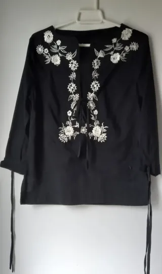 Blusa Mango bordada Talla M