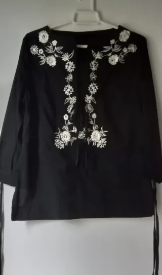 Blusa Mango bordada Talla M